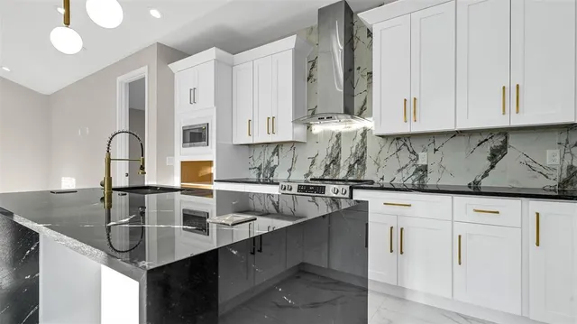 $4,000 | 2839 60th Avenue North, St. Petersburg, FL 33714