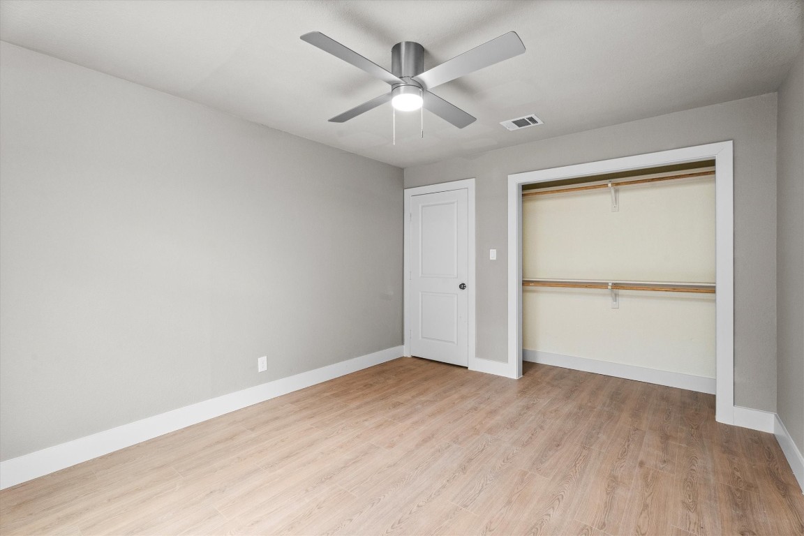 6162 Beldart Street Houston, TX 77033 - Photo 29 of 36 an empty room with a ceiling fan and a window