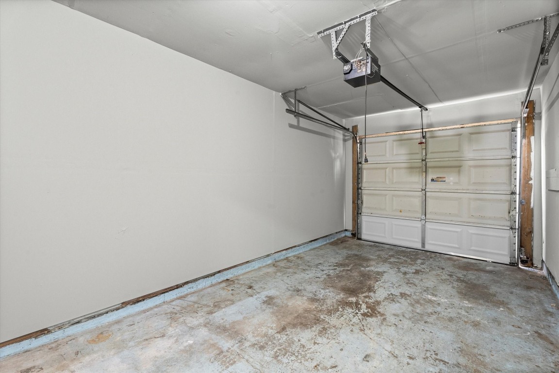 6162 Beldart Street Houston, TX 77033 - Photo 30 of 36 a view of a garage