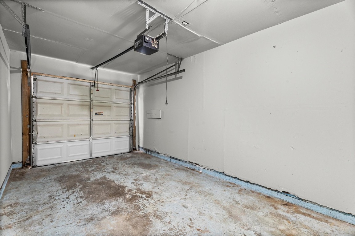 6162 Beldart Street Houston, TX 77033 - Photo 32 of 36 a view of a room with an empty space