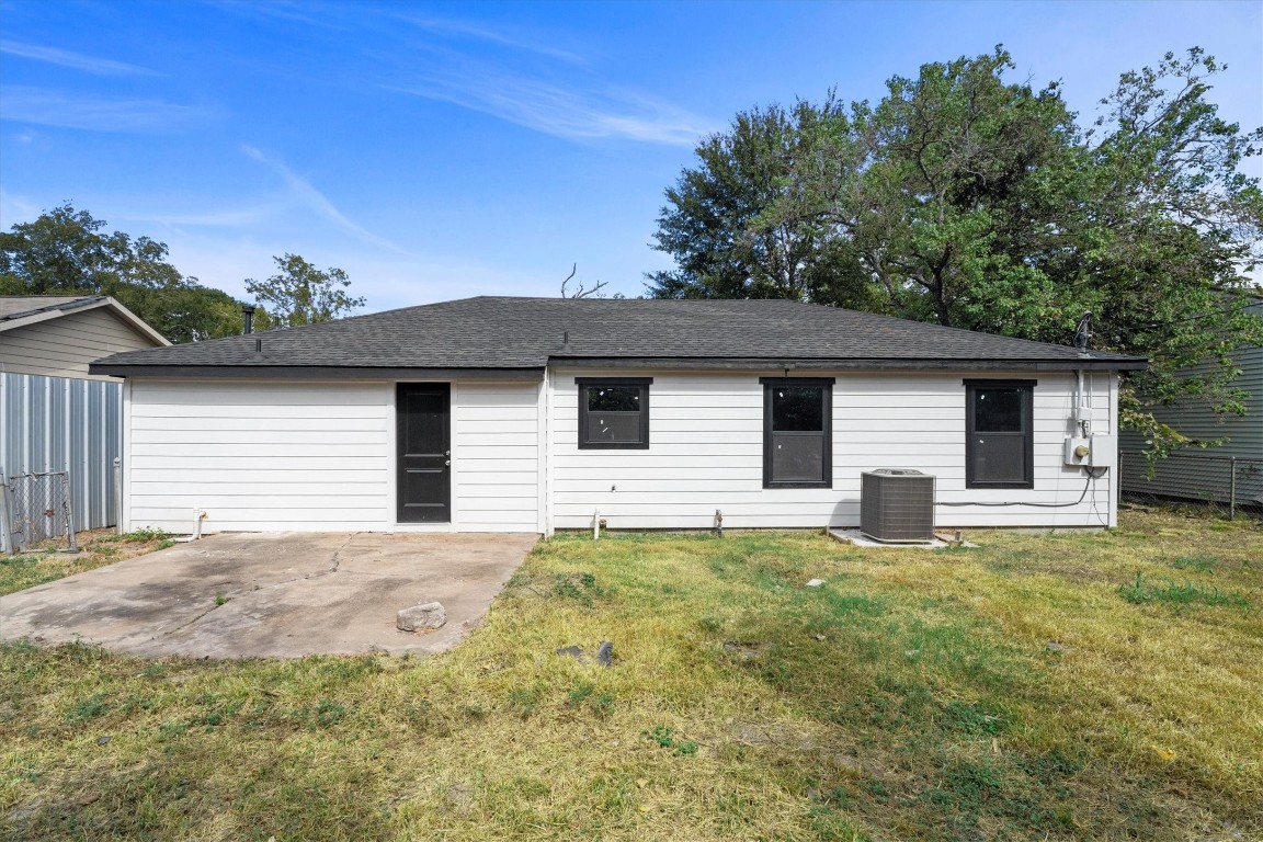 6162 Beldart Street Houston, TX 77033 - Photo 33 of 36