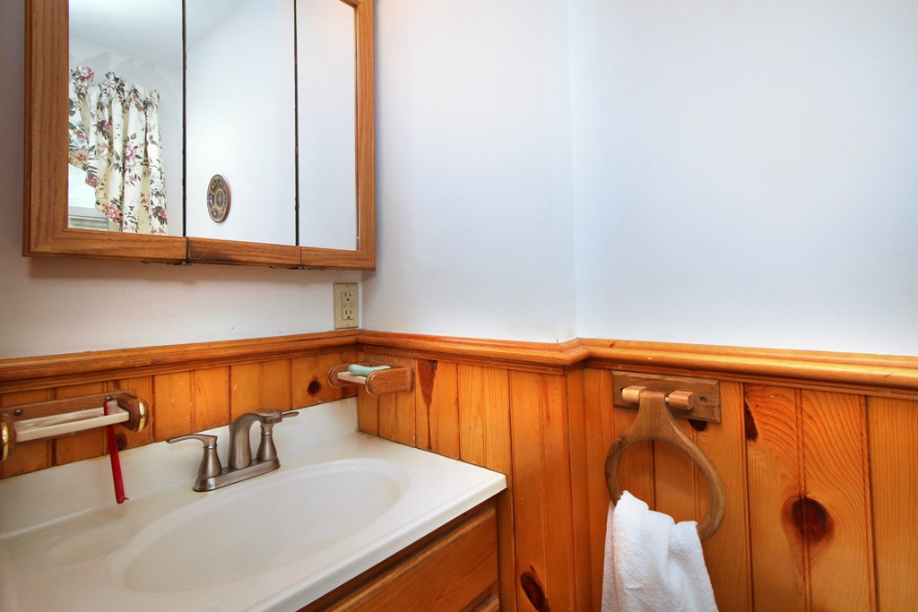 64 Cushing Road Milton, MA 02186 - Photo 5 of 29 Gallery Image 5