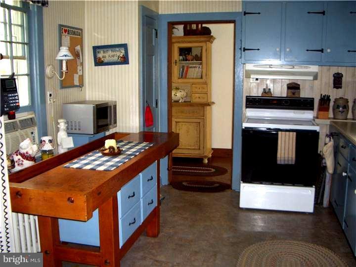 628 Manchester Road Norristown, PA 19403 - Photo 11 of 25 Kitchen
