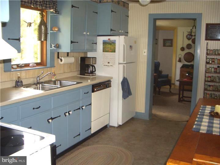 628 Manchester Road Norristown, PA 19403 - Photo 13 of 25 Kitchen