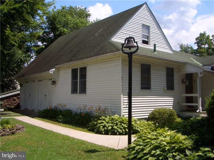 628 Manchester Road Norristown, PA 19403 - Photo 3 of 25 Garage