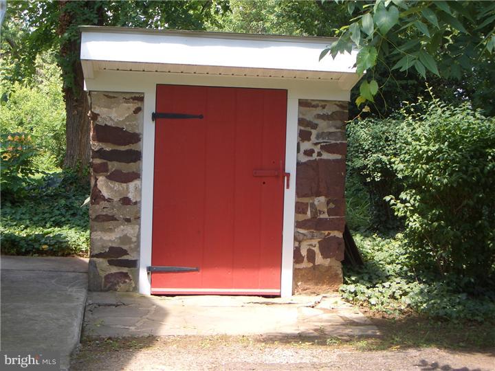 628 Manchester Road Norristown, PA 19403 - Photo 4 of 25 Storage Shed