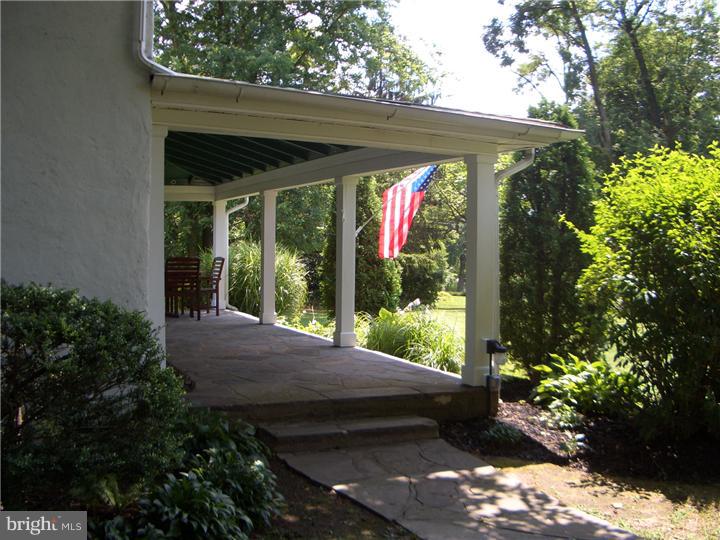 628 Manchester Road Norristown, PA 19403 - Photo 5 of 25 Exterior Front