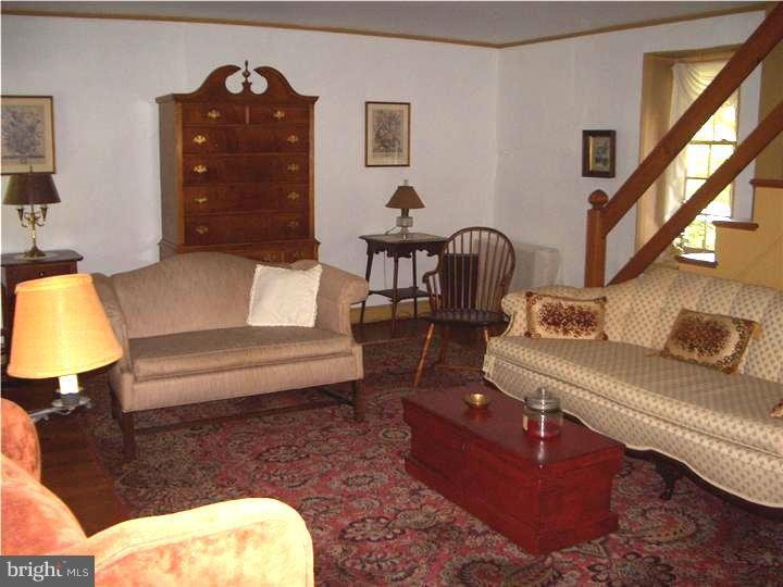 628 Manchester Road Norristown, PA 19403 - Photo 6 of 25 Living Room