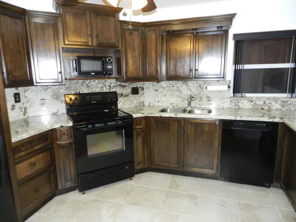 $2,000 | 3 Greenway Village North, Unit 108, Royal Palm Beach, FL 33411
