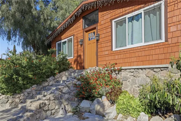 $1,299,999 | 10418 Samoa Avenue, Tujunga, CA 91042