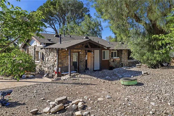 $1,299,999 | 10418 Samoa Avenue, Tujunga, CA 91042