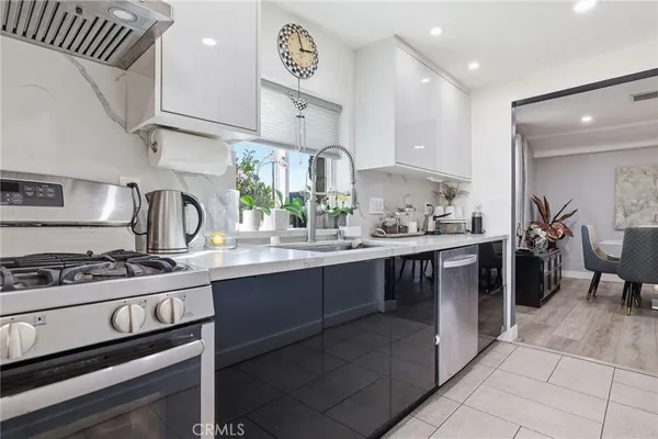 $1,299,999 | 10418 Samoa Avenue, Tujunga, CA 91042