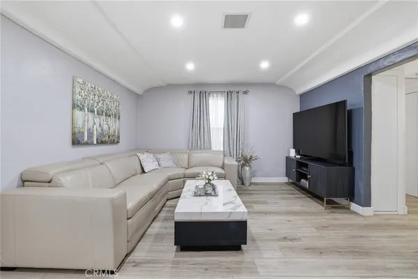 $1,299,999 | 10418 Samoa Avenue, Tujunga, CA 91042