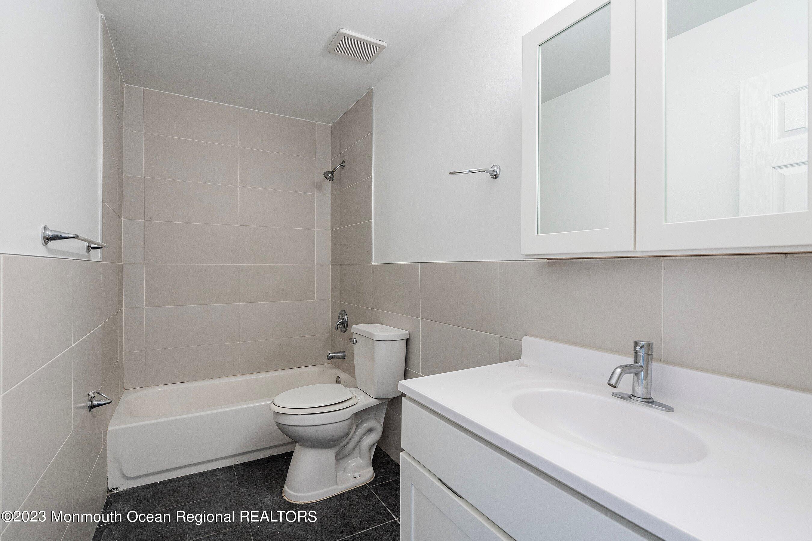 69 Creek Road, Unit 437 Brick, NJ 08724 - Photo 15 of 23 15-Int13 Lav2