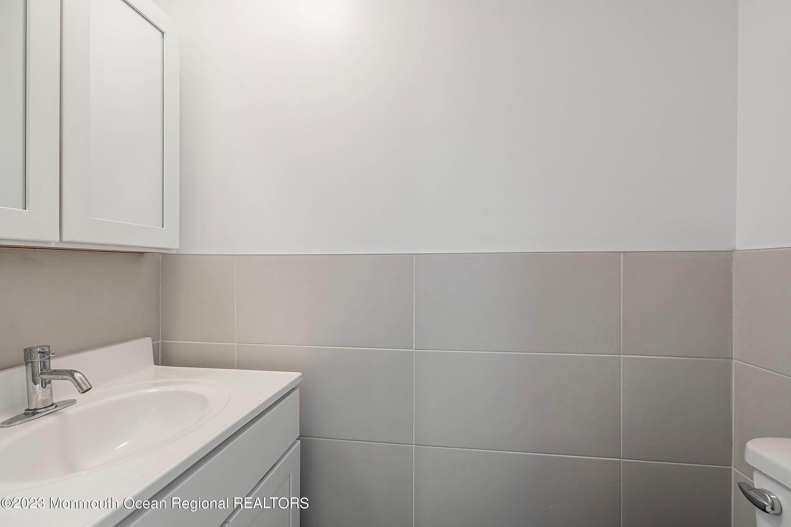 69 Creek Road, Unit 437 Brick, NJ 08724 - Photo 17 of 23 17-Int2 Lav1