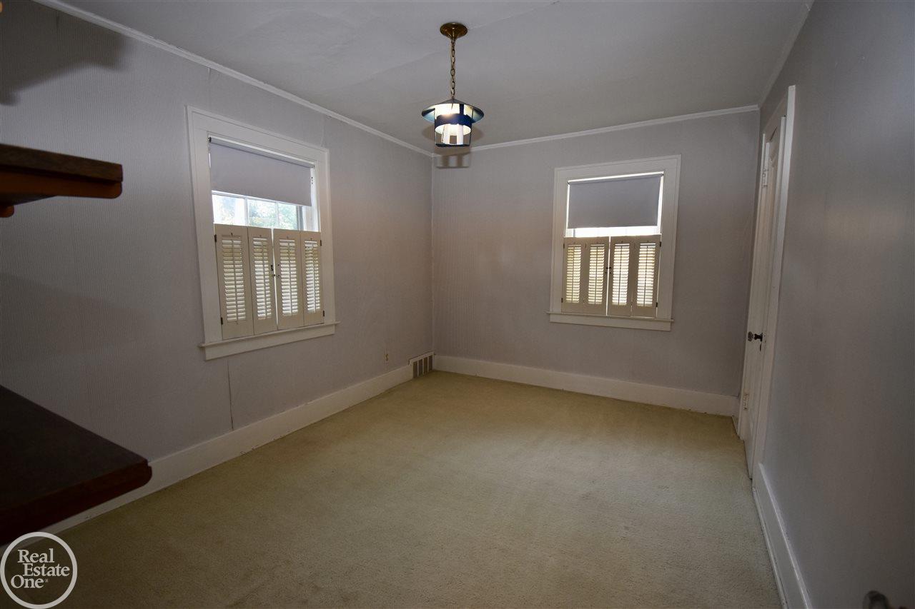49 Hawthorne Road Grosse Pointe, MI 48236 - Photo 21 of 30 31388913-20.JPG