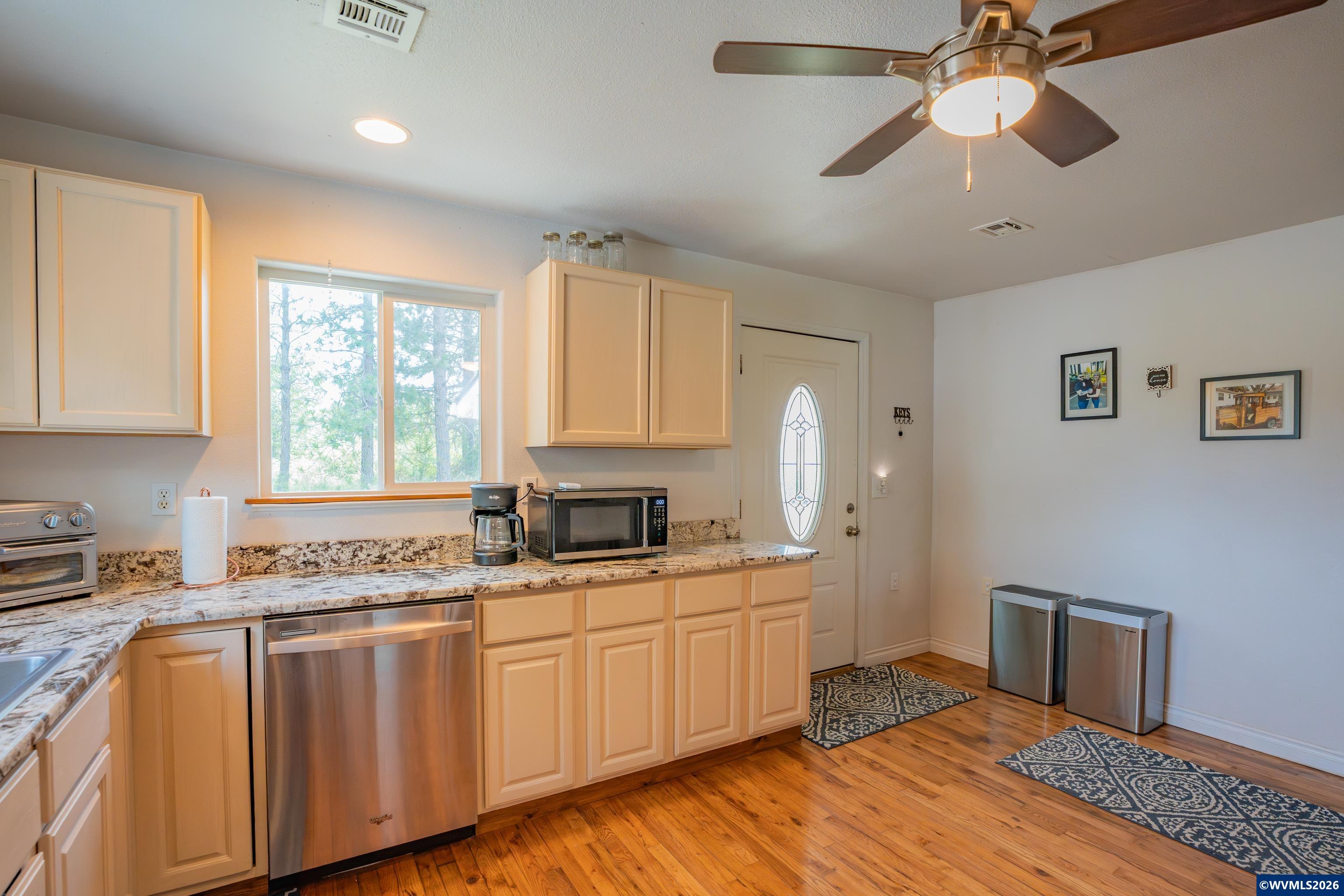 530 Brooks Street Lebanon, OR 97355 - Photo 9 of 26