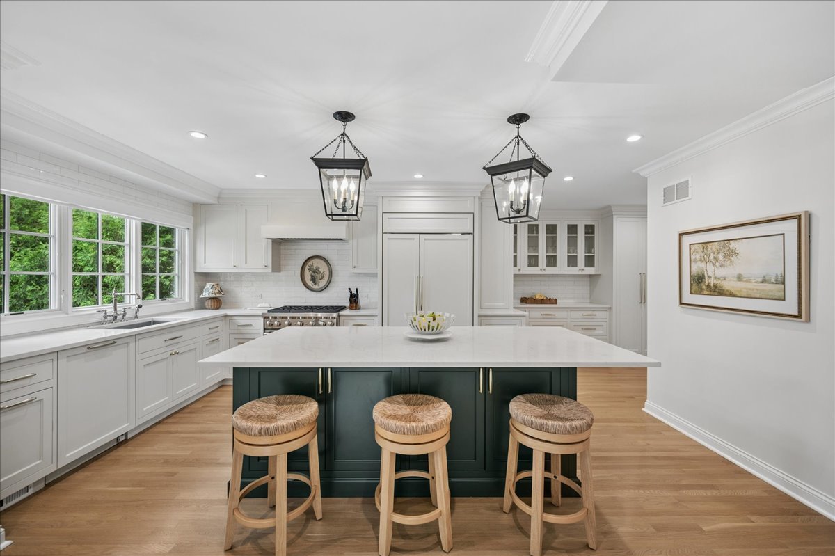 792 Walden Road Winnetka, IL 60093 - Photo 5 of 35