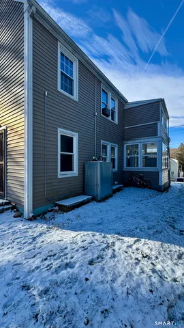 a view of a back yard