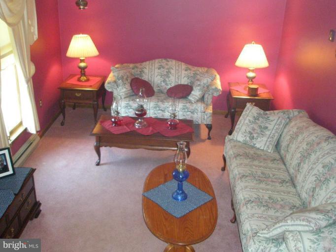 13925 Loy Wolfe Road Smithsburg, MD 21783 - Photo 19 of 25 Living Room