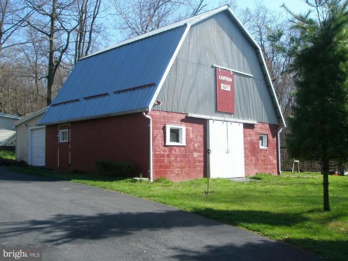 13925 Loy Wolfe Road Smithsburg, MD 21783 - Photo 8 of 25 Barn