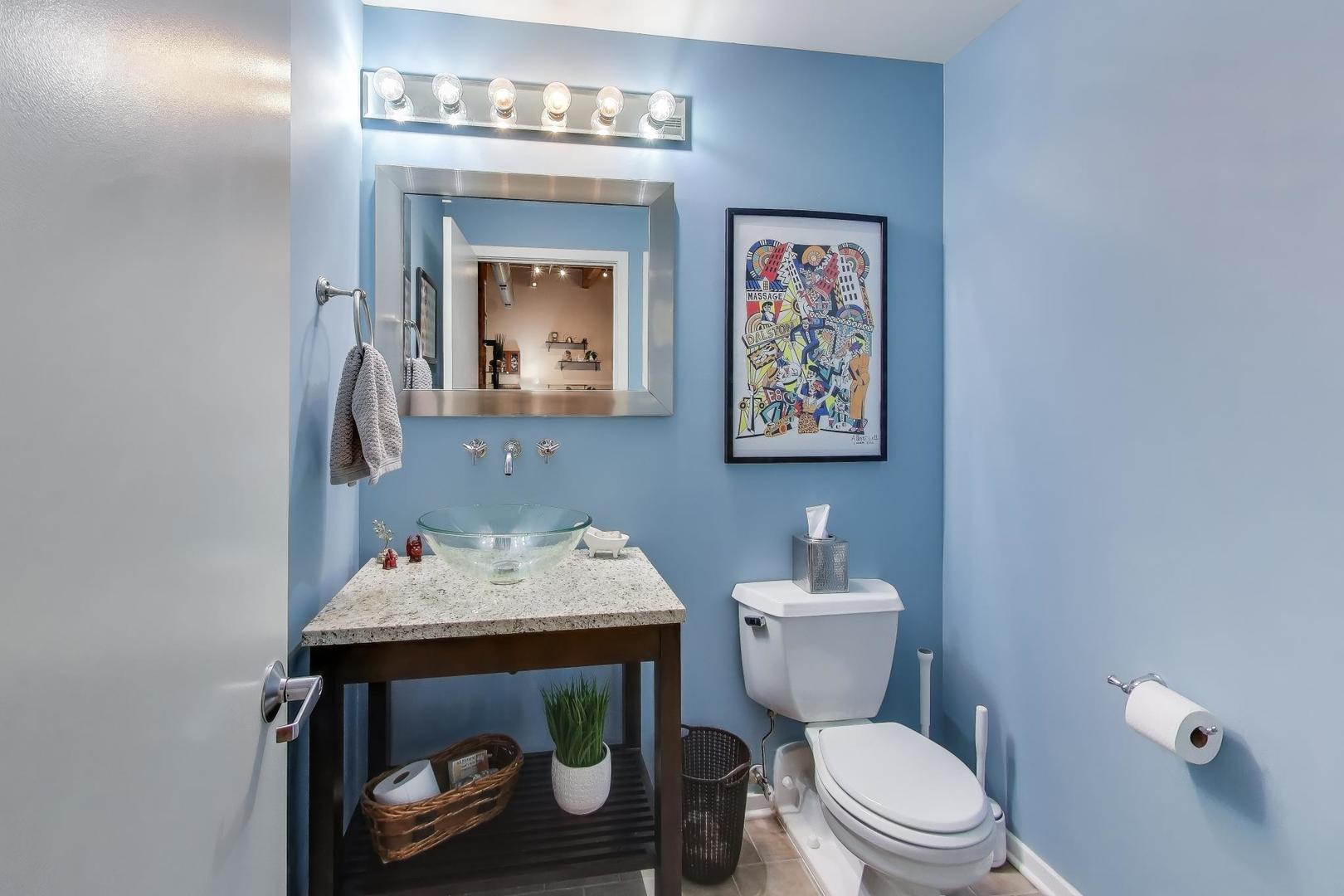 1040 West Adams Street, Unit 370 Chicago, IL 60607 - Photo 14 of 27 a bathroom with a toilet a sink and mirror