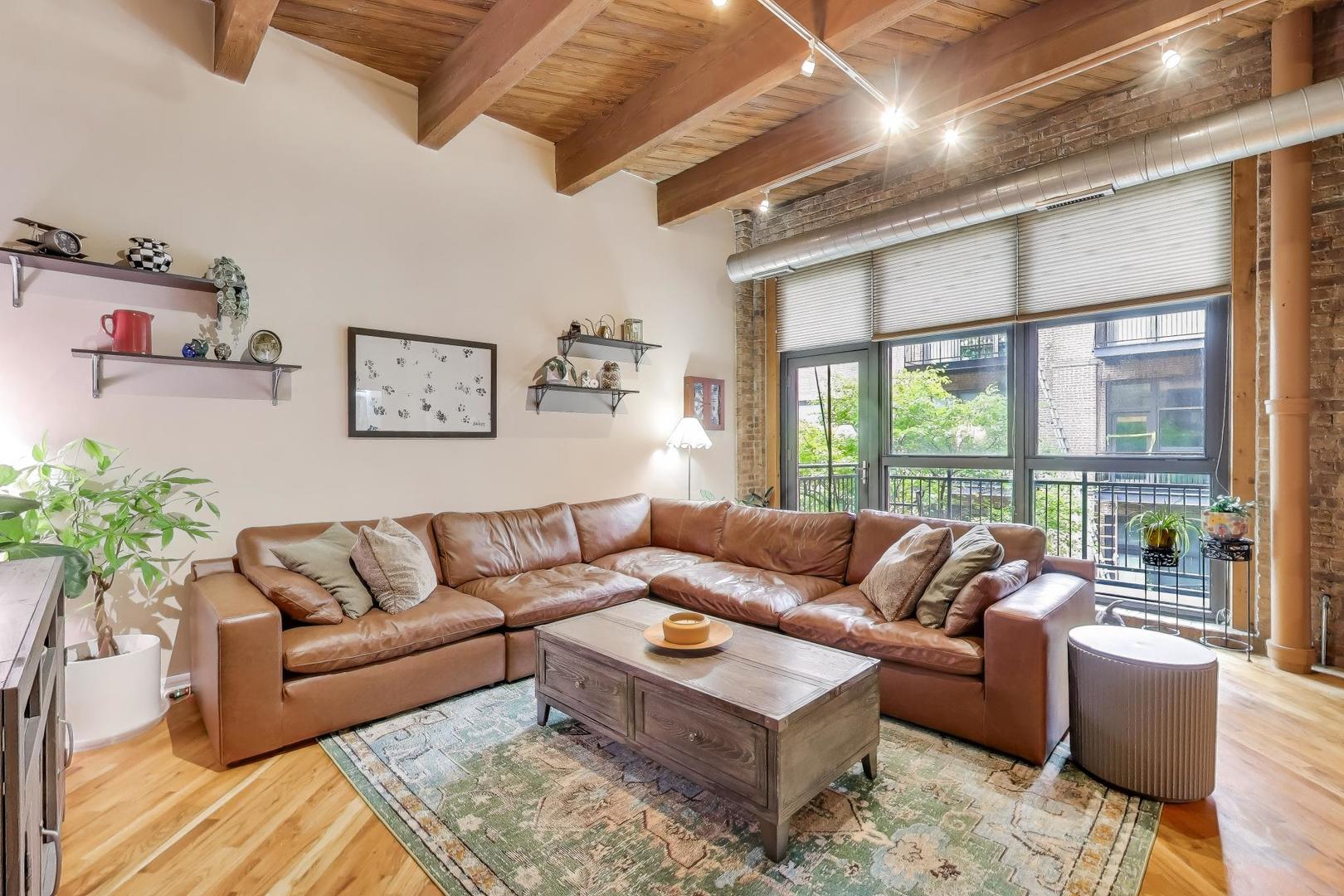 1040 West Adams Street, Unit 370 Chicago, IL 60607 - Photo 2 of 27 a living room with furniture and a large window