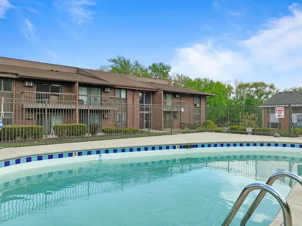 $325,000 | 1270 Wisconsin Street, Unit 211, Lake Geneva, WI 53147
