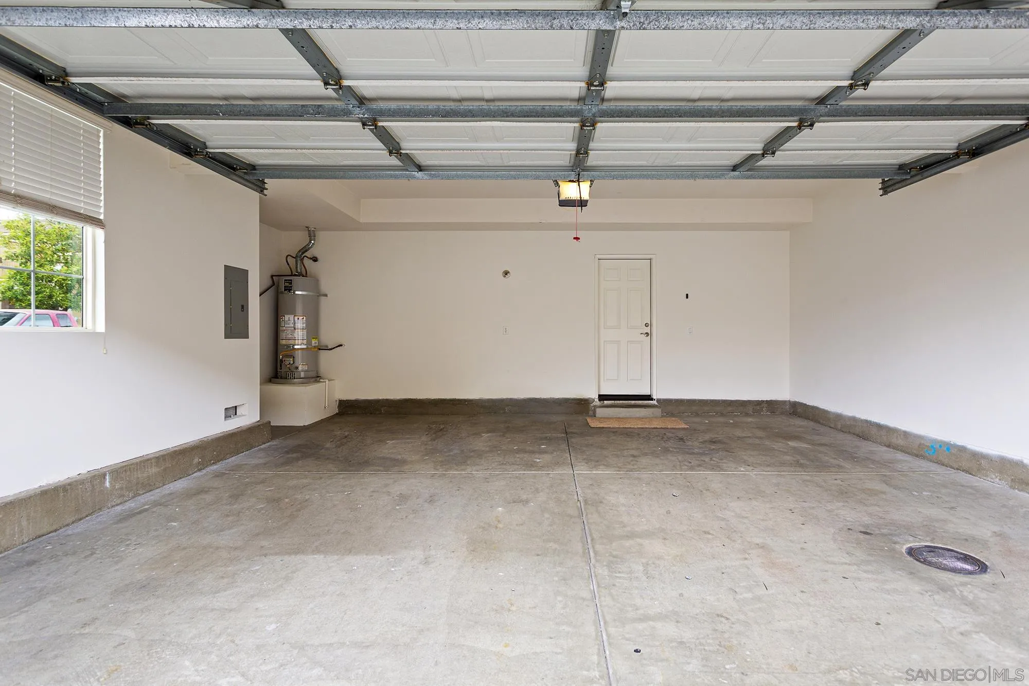 41865 Davenport Way, Unit A Murrieta, CA 92562 - Photo 24 of 26 a view of a garage