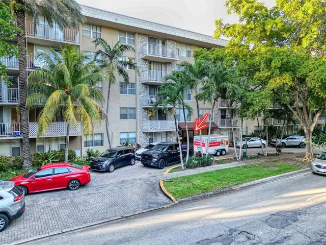 $179,900 | 1805 Sans Souci Boulevard, Unit 507, North Miami, FL 33181