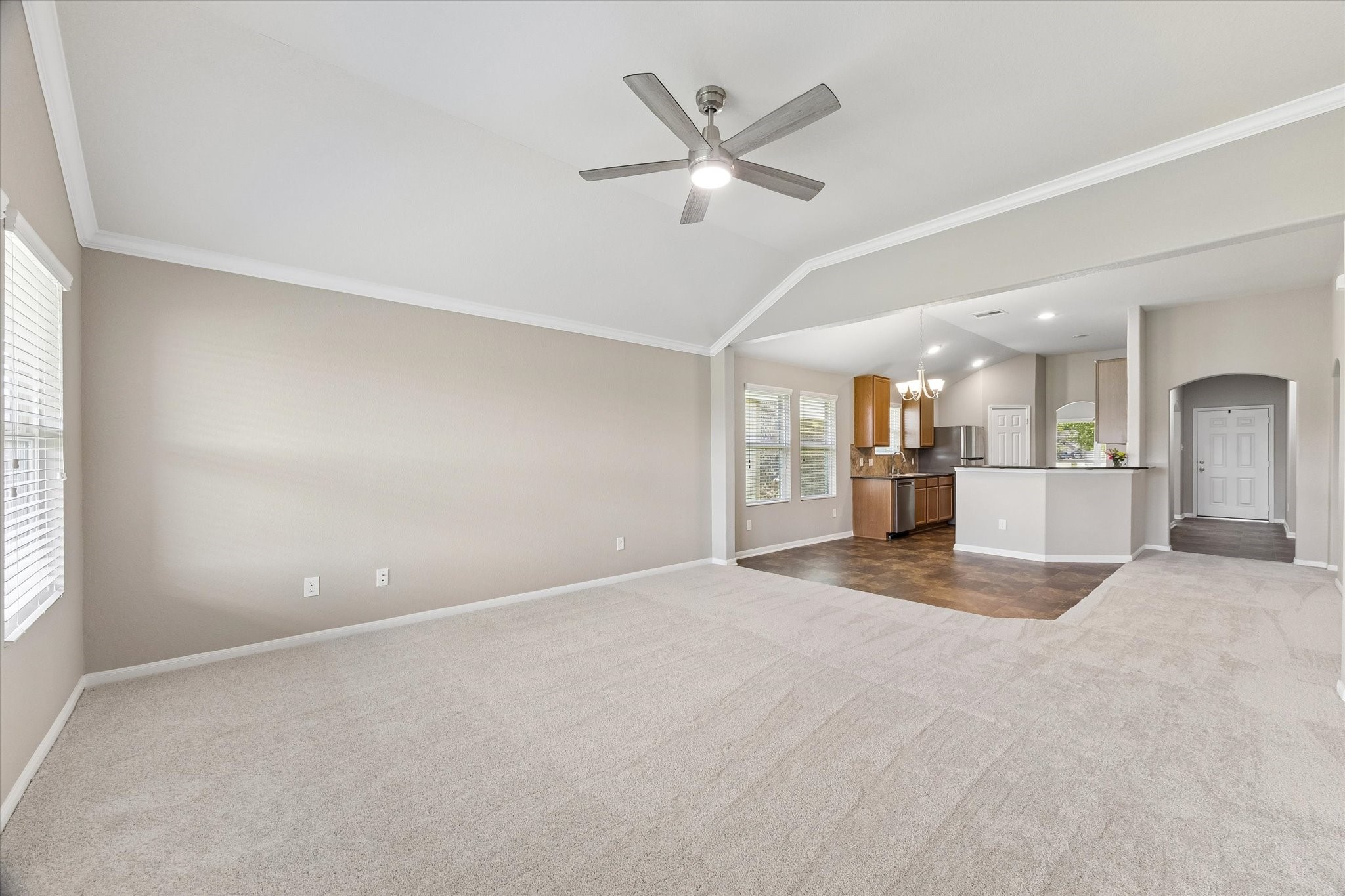 9966 Chimney Swift Lane Conroe, TX 77385 - Photo 6 of 20 Gallery Image 6