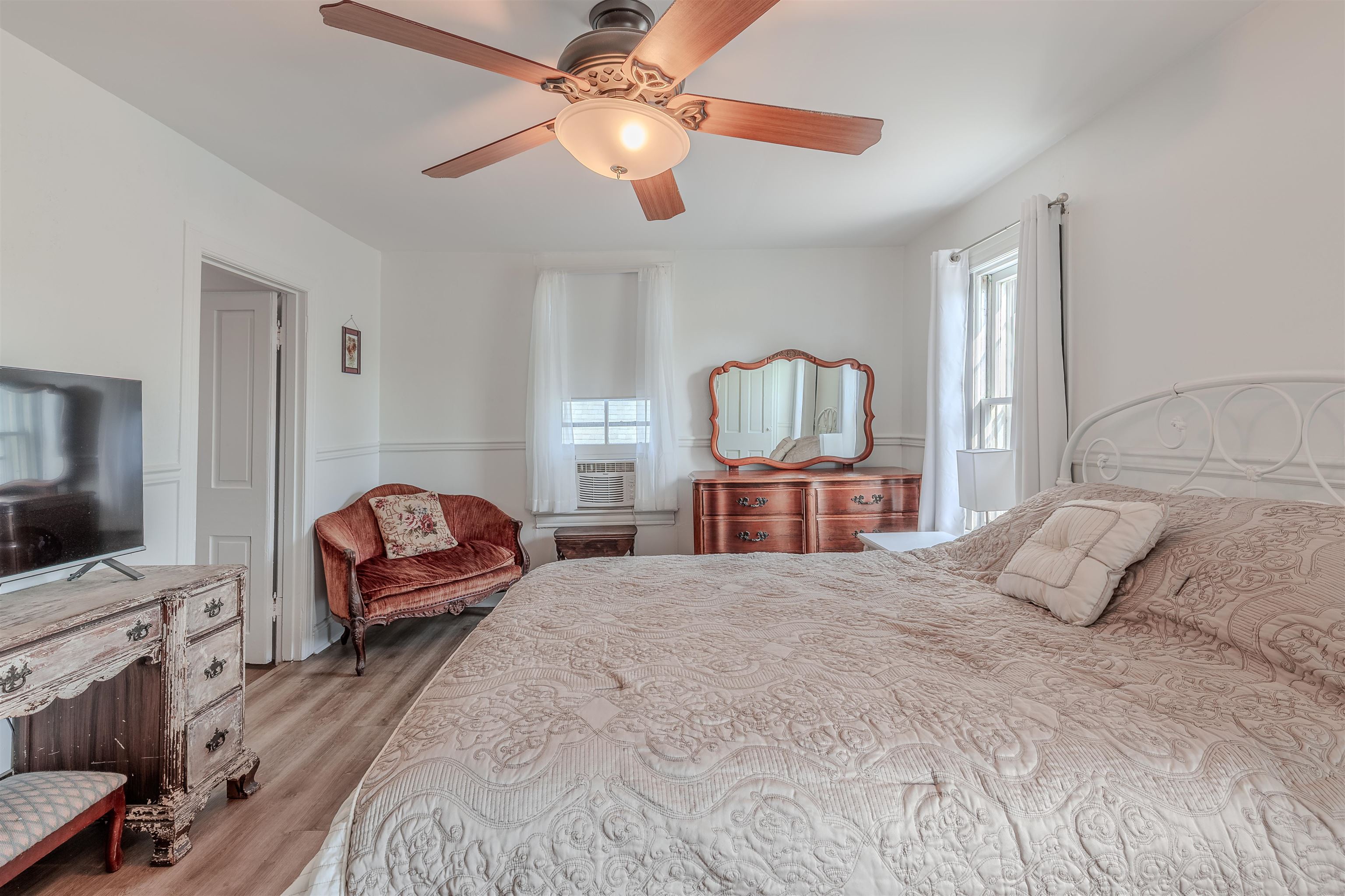 127 3rd West Cape May, NJ 08204 - Photo 3 of 40