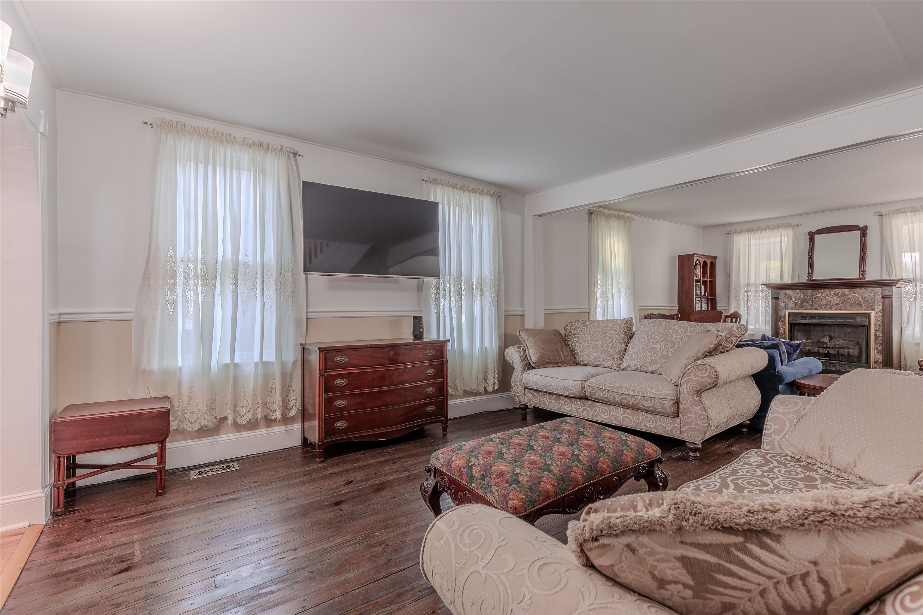 127 3rd West Cape May, NJ 08204 - Photo 9 of 38 a living room with furniture and a flat screen tv