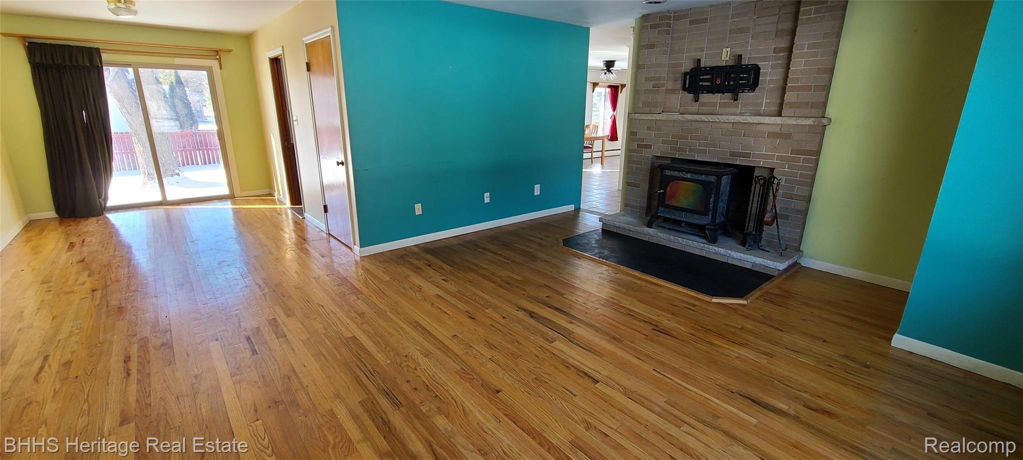 1214 Bower Street Howell, MI 48843 - Photo 30 of 79 Living room