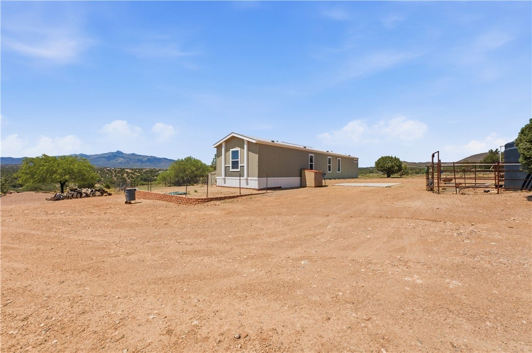 10501 East Blake Ranch Road Kingman, AZ 86401 - Photo 4 of 49 Gallery Image 4
