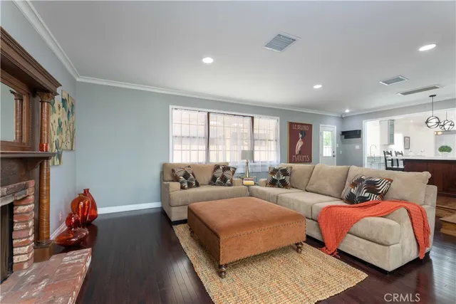 $1,100,000 | 474 East 44th Circle, Long Beach, CA 90807