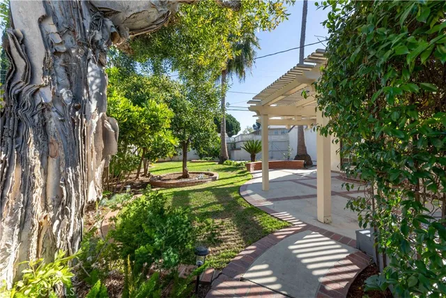 $1,100,000 | 474 East 44th Circle, Long Beach, CA 90807