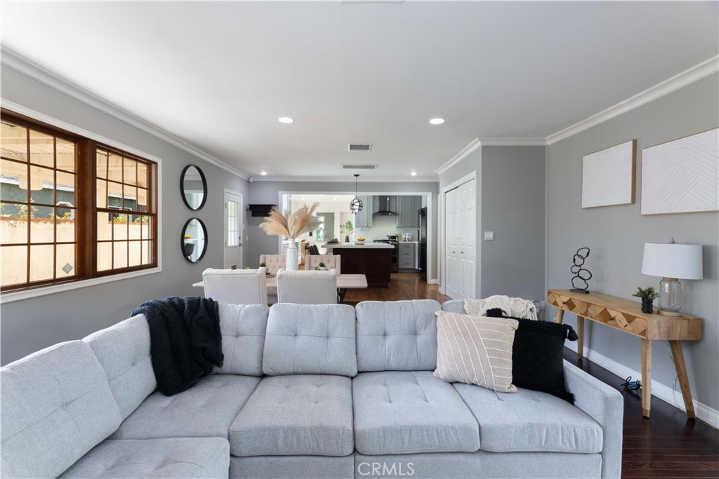 474 East 44th Circle Long Beach, CA 90807 - Photo 5 of 31