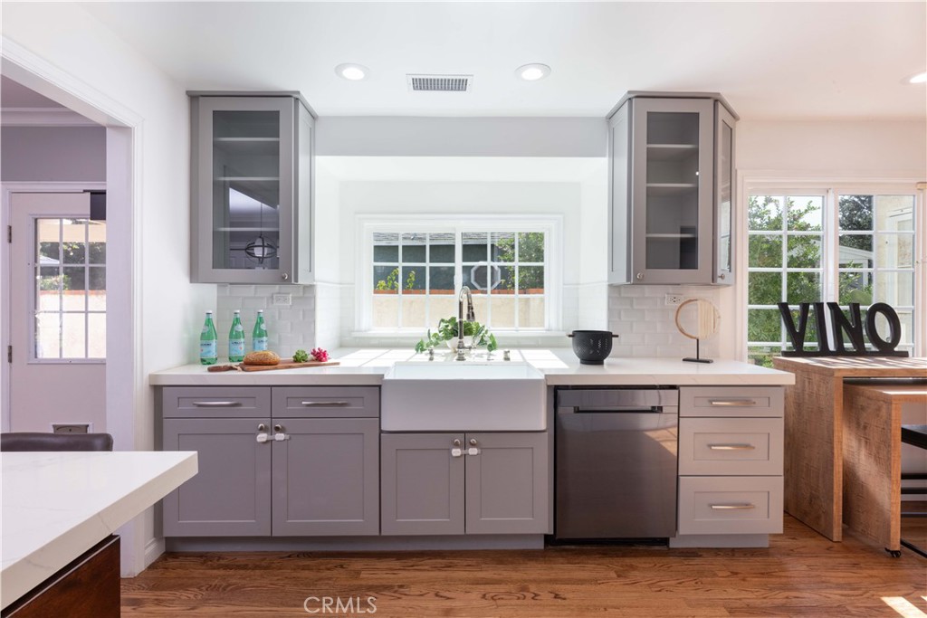 474 East 44th Circle Long Beach, CA 90807 - Photo 10 of 31