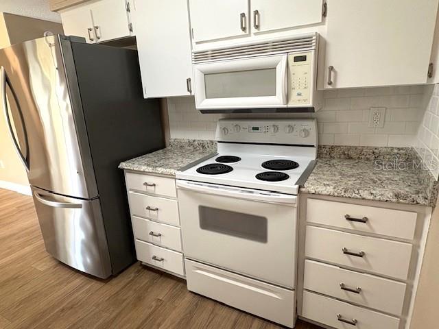 1005 Rickenbacker Drive Sun City Center, FL 33573 - Photo 10 of 57 a kitchen with appliances and cabinets