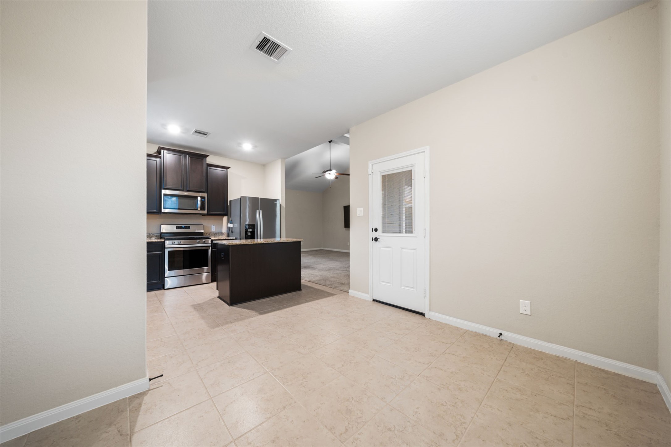 8985 Oval Glass Street Conroe, TX 77304 - Photo 14 of 37