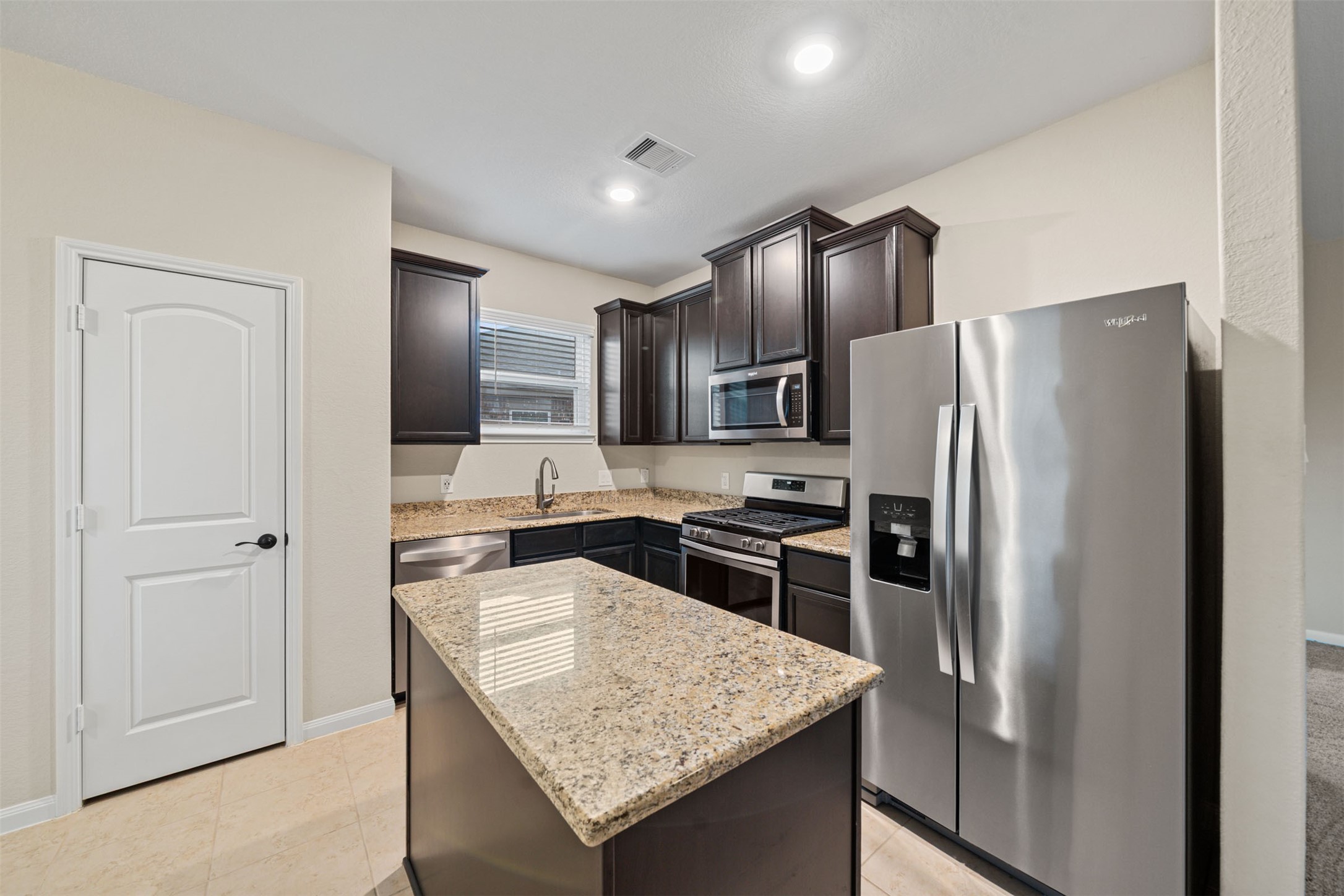 8985 Oval Glass Street Conroe, TX 77304 - Photo 8 of 37