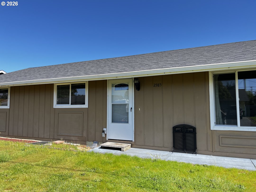 2385 19th Street Florence, OR 97439 - Photo 3 of 47 Gallery Image 3