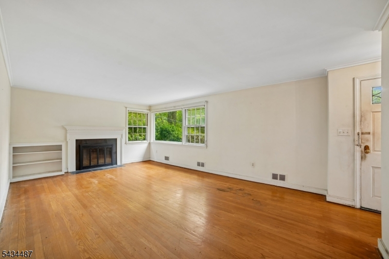 137 Beekman Road Summit, NJ 07901 - Photo 7 of 44