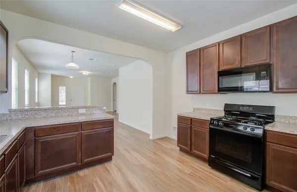 $2,100 | 10410 Solitude Way, Houston, TX 77044