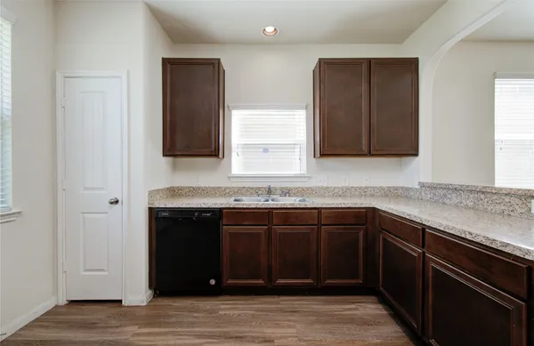 $2,100 | 10410 Solitude Way, Houston, TX 77044
