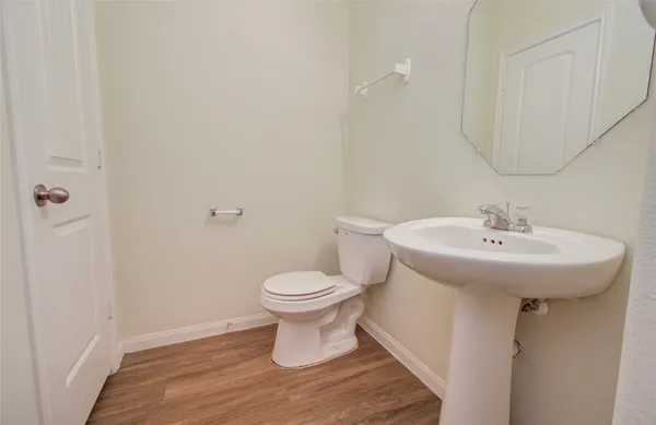 $2,100 | 10410 Solitude Way, Houston, TX 77044