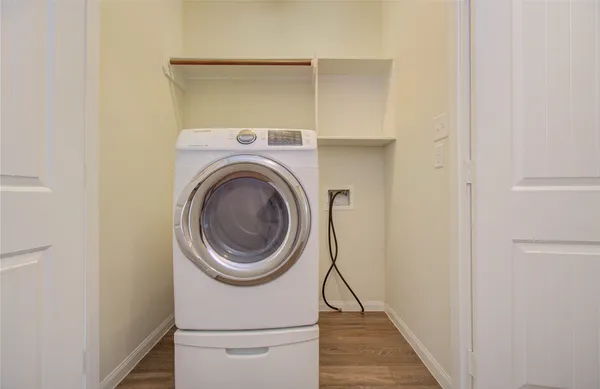 $2,100 | 10410 Solitude Way, Houston, TX 77044