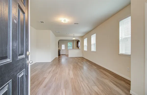 $2,100 | 10410 Solitude Way, Houston, TX 77044