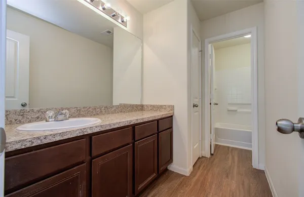 $2,100 | 10410 Solitude Way, Houston, TX 77044